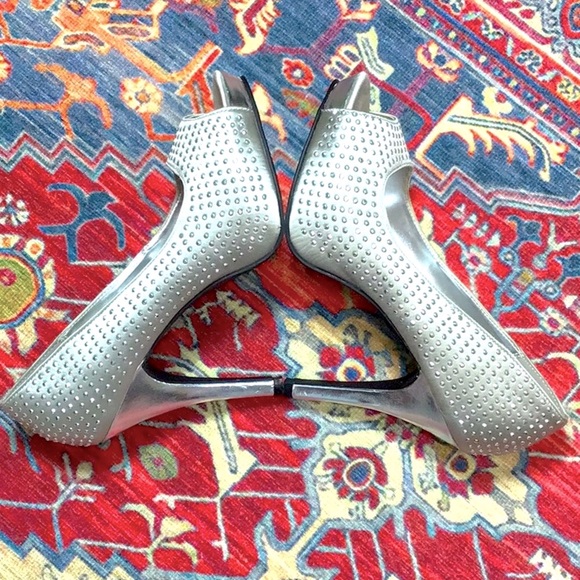 🤍 RAMPAGE ‘Gimme’ Silver Satin Rhinestone Peep Toe Platform Heels - Picture 5 of 10